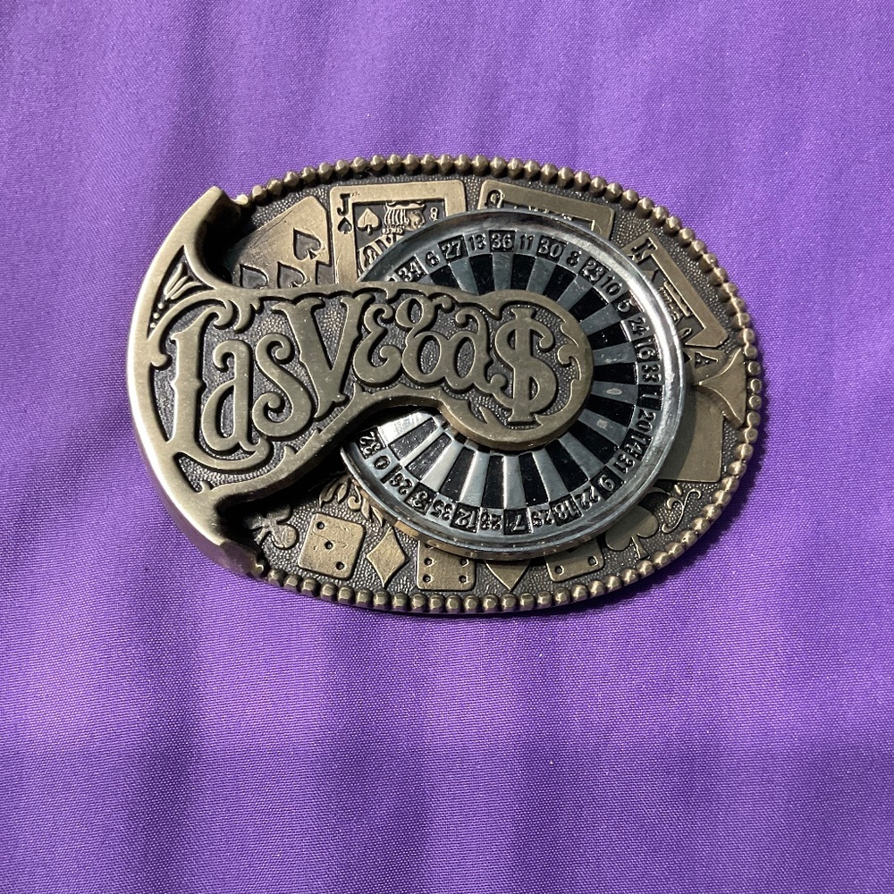 Award design metals belt buckle. M195